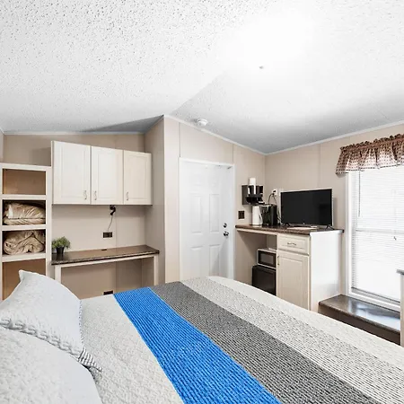 Daze Offsuite 6 - Pet Friendly Suite Hotel Room